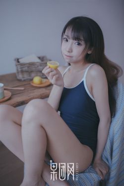 美女露波